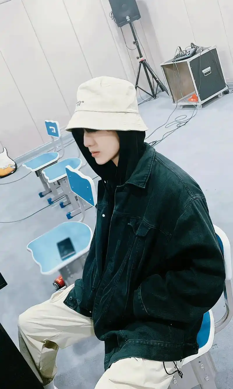 "晚安ber" #张泽禹 #侧脸 - 抖音