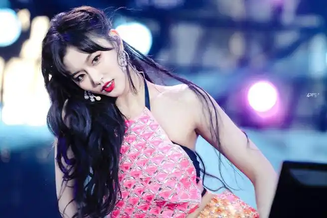 孔雪儿舞台表现力