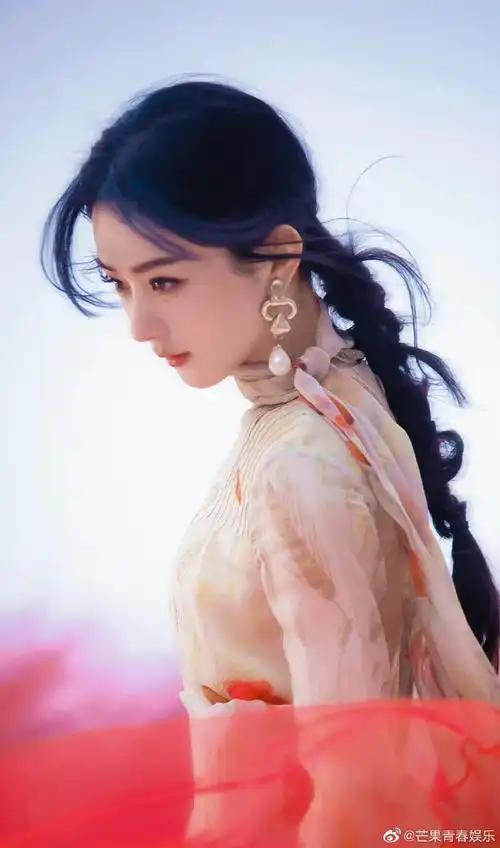 赵丽颖时尚芭莎封面