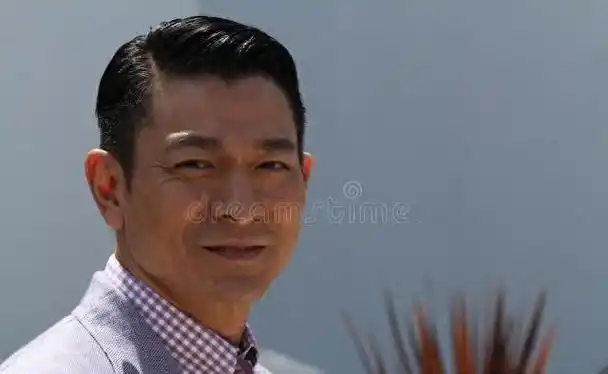 谁也没有想到逼退天王刘德华的居然是瘦了100斤的贾玲