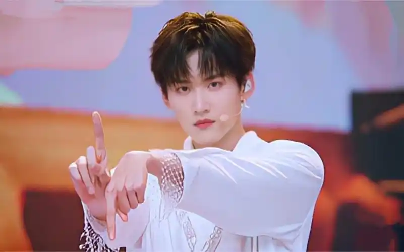 【周柯宇】舞台上的他在发光! 《into the fire》直拍