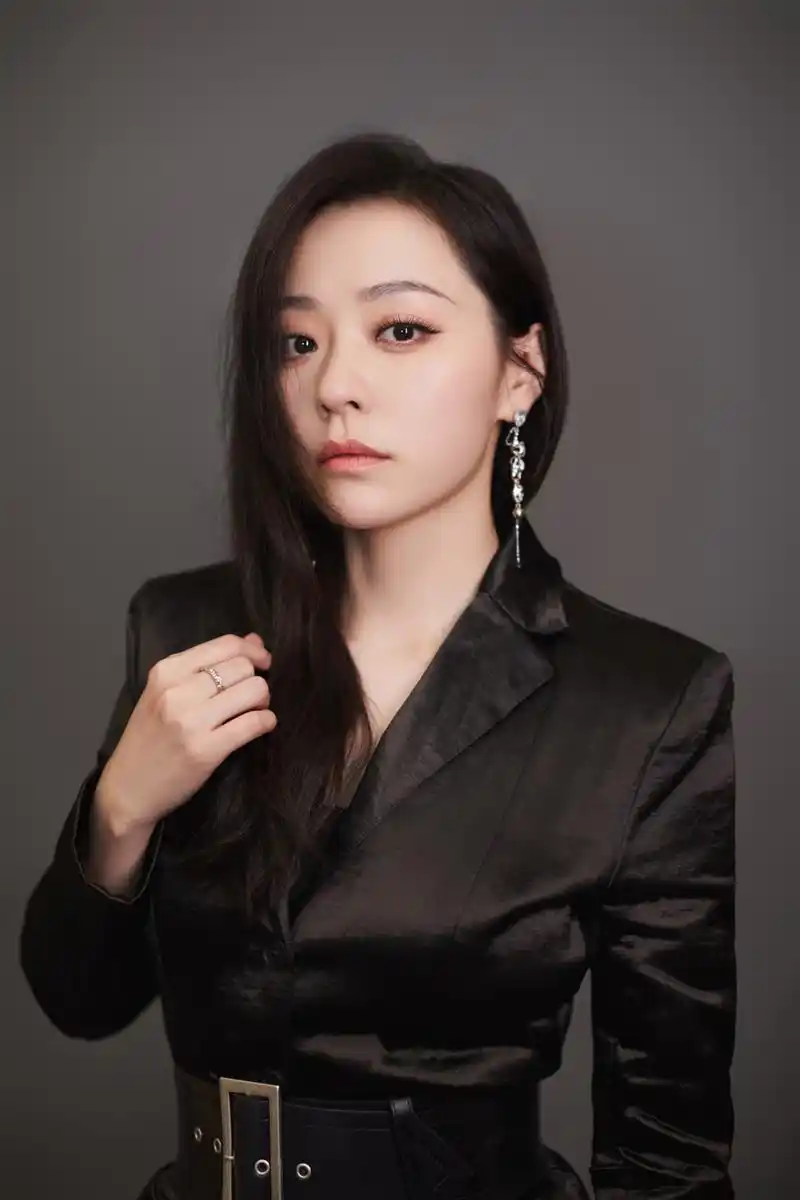 张靓颖高清写真美图:风姿绰约,魅力四射