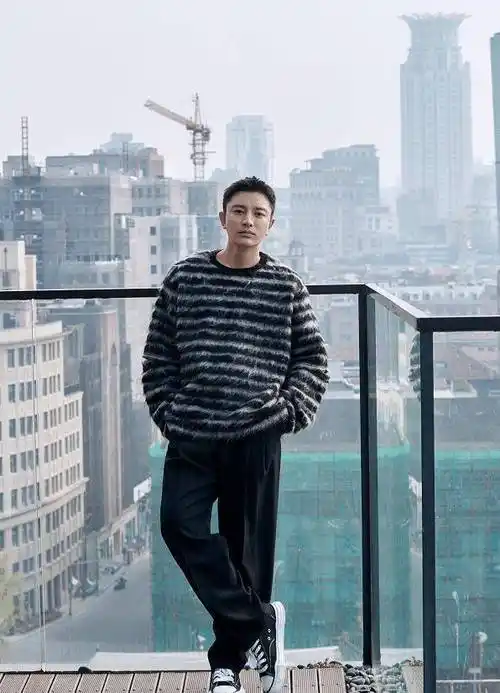 有种"整容"叫离婚1年,贾乃亮近照大变样,粉丝都快认不出_造型_休闲