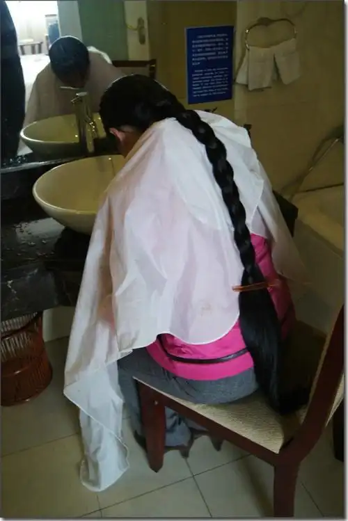 王女士洗长发图片(7)