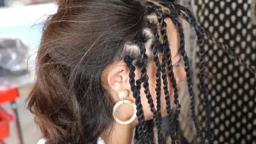 非洲脏辫到底怎么编的?这位南非小姐姐演示全过程,四周不能洗头