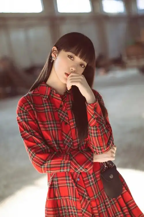 欧阳娜娜超话#乐队的夏天#@乐队的夏天乐队复活赛99齐刘海@歐陽娜娜