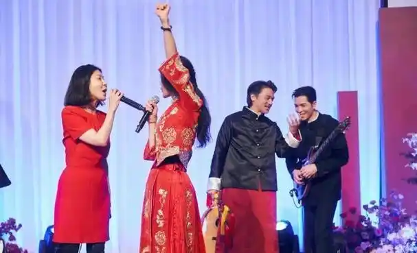 舒淇冯德伦结婚8周年补办中式婚宴,甜蜜亲吻相互表白,众星见证