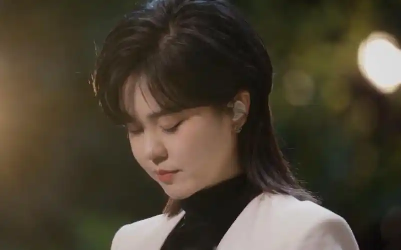 【高清纯享】 郁可唯 -《离人》 "离别天上的星又坠落,你也会看到吗"