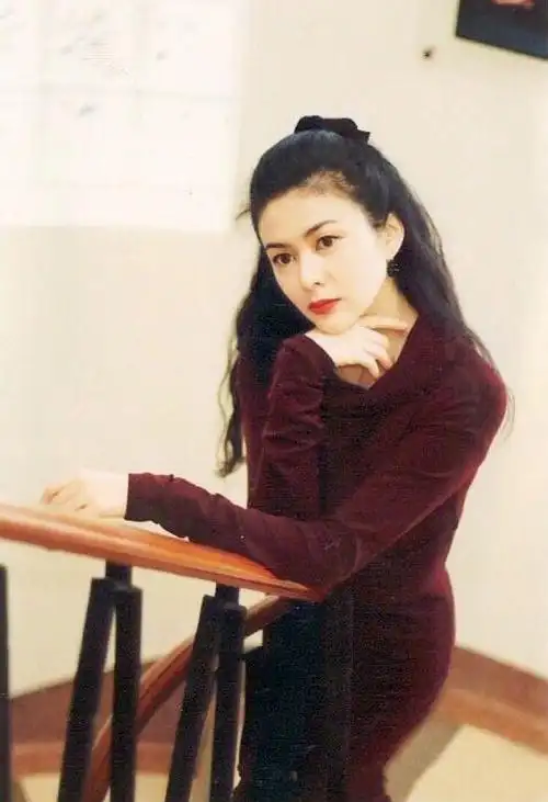 看港台明星的老照片,发现她们很多造型放在现在也不过时啊,流行元素都