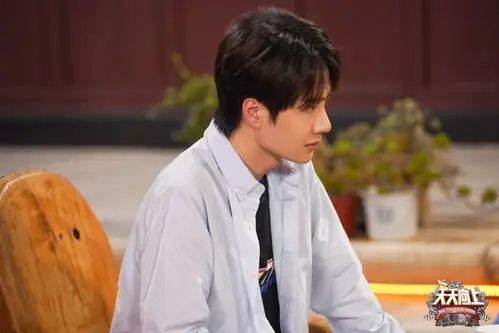 官博更博:#王一博# · #天天向上王一博