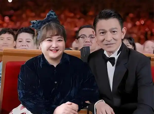 46岁黄晓明对比62岁刘德华骨相老去和皮相老去的差距一目了然