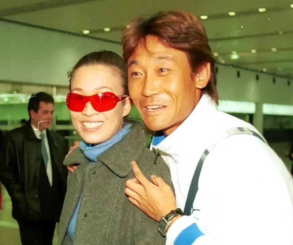 那英和高峰分手已经过去了18年:他在结婚后因为多次吸毒被捕