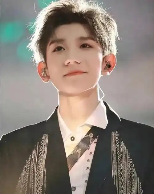 此外,王源的形象在单飞后也遭遇了几次打击.