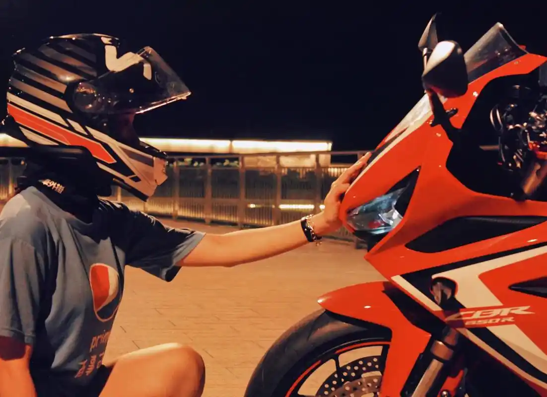 本田cbr650r  #机车摄影 #机车 #夜拍 #机车女孩 - 抖音