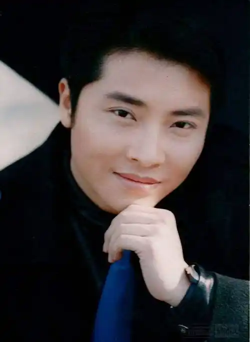 九十年代3位当红男歌星:他们的歌你绝对会唱,家事情事你却不知_黄鹤翔