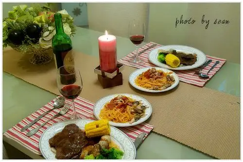 为老婆亲手制作的2人烛光晚餐