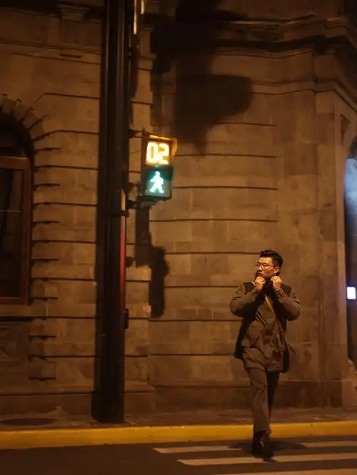 冰冷长街赶路人78