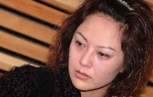 高峰在那英和王纳文之间摇摆不定.