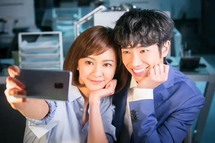 新闻照片1-代言人 刘以豪,陈意涵.jpg