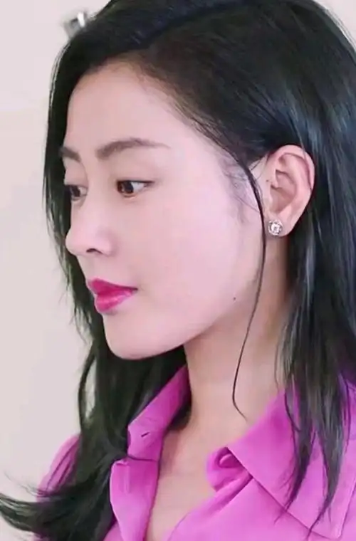 长发飘飘的张天爱