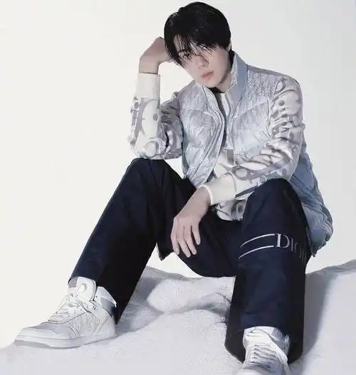 吴世勋出镜的服装宣传片成品还是不错的,但是人看起来确实比之前胖了