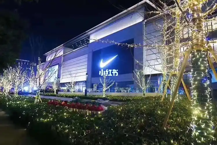 扬州万象汇beacon 750 全品类店铺,是目前扬州市区最大的一家耐克店哦