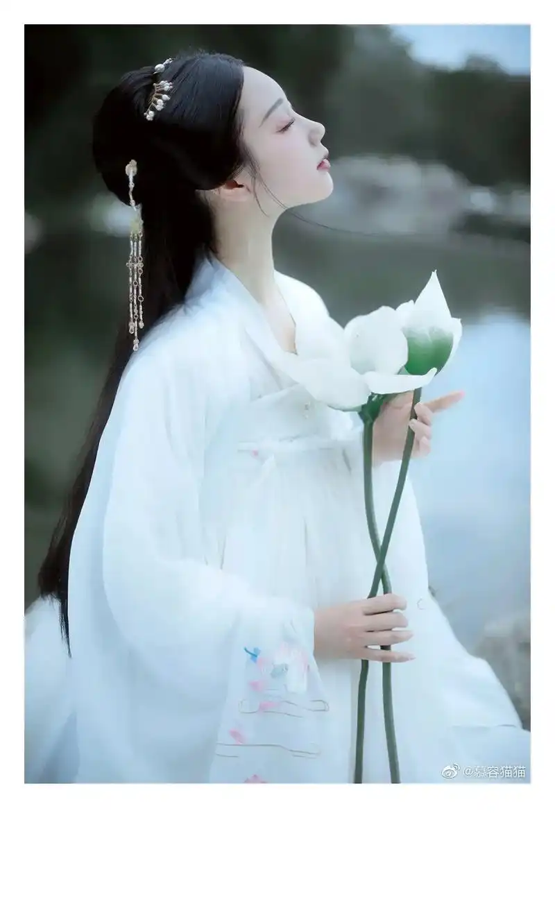 白衣古风#仙气飘飘 #唯美意境 #姑娘本是天仙不小心落入凡 - 抖音