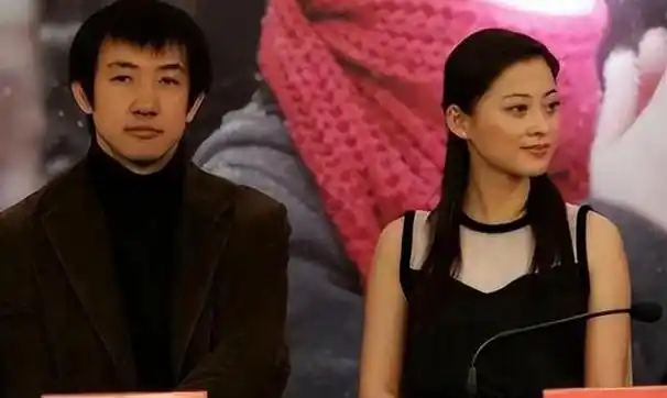 曾剑虽然名气比不过梅婷,但他很踏实,很会照顾人.