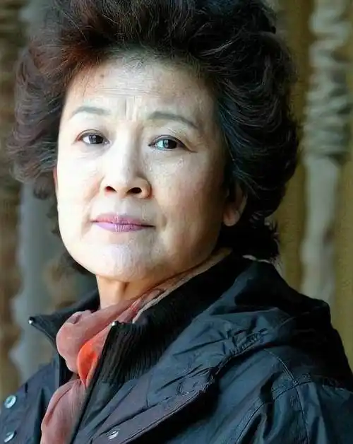 优秀演员宋春丽,终生未生育,在61岁当奶奶的年龄当了妈妈_孩子_丈夫