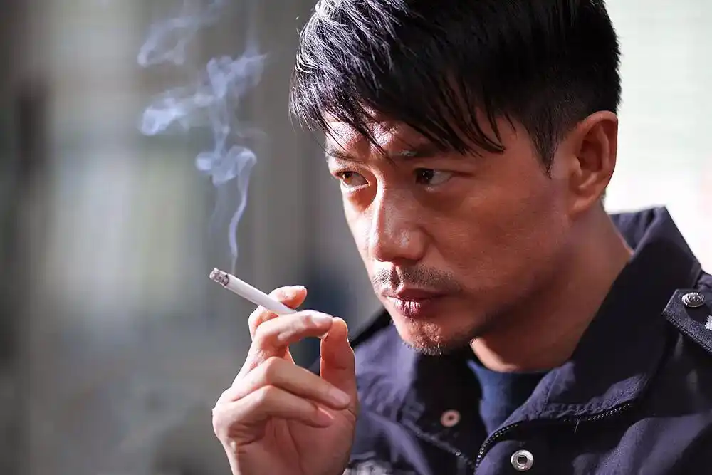 男神们影视作品里的抽烟的画风,你觉得谁最酷?