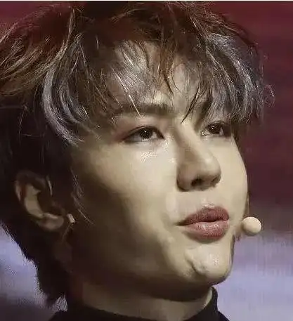 王一博素颜照遭黑粉曝光,真实颜值不敢信,很多网友表示粉转路_网易