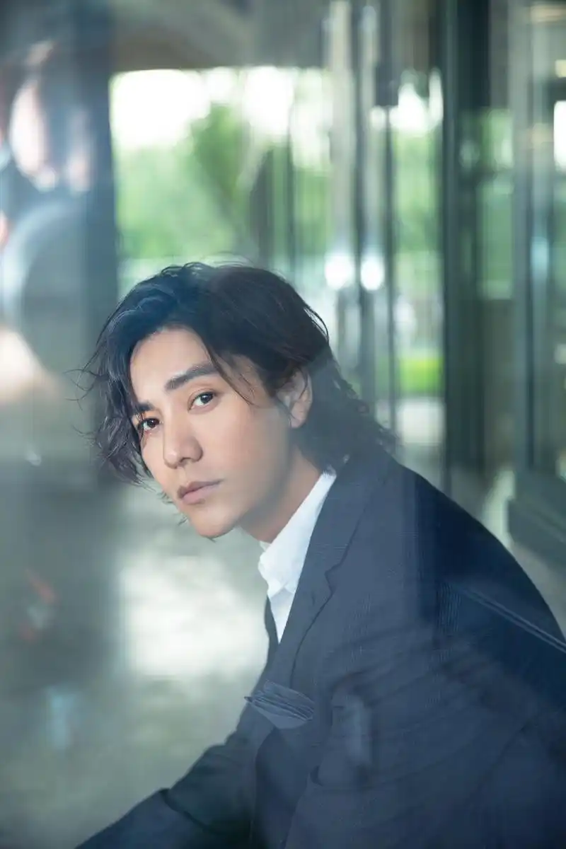 陈坤最新时尚大片 短发西装酷劲十足!