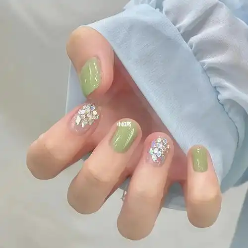 元自助美甲  #短小指甲美甲  #亮片美甲  #绿色美甲  #小清新美甲