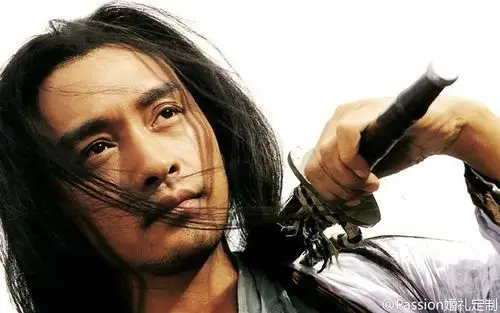 p>张国荣(1956年9月12日-2003年4月1日),出生于香港,中国香港男歌手