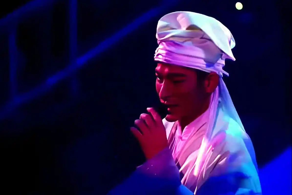 以现在眼光看刘德华99演唱会依旧超前,打碎了当年对他质疑的人