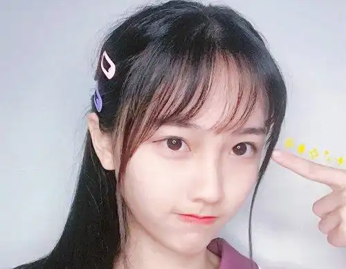 扎马尾辫发型是无刘海的款式好看,还是有刘海的效果比较好呢?