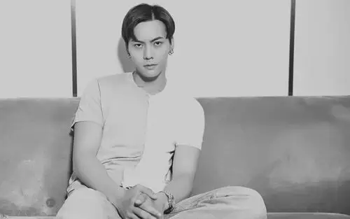陈伟霆时尚黑白写真图片桌面壁纸