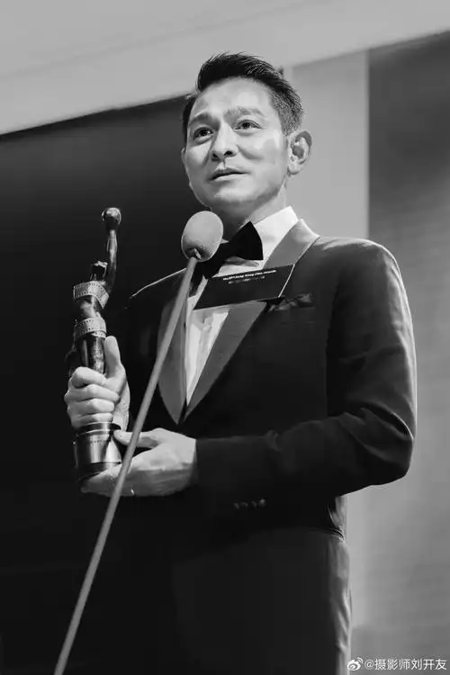 置顶地表最帅的那个男人来啦-#刘德华#  电影《红毯先生》退出春节档