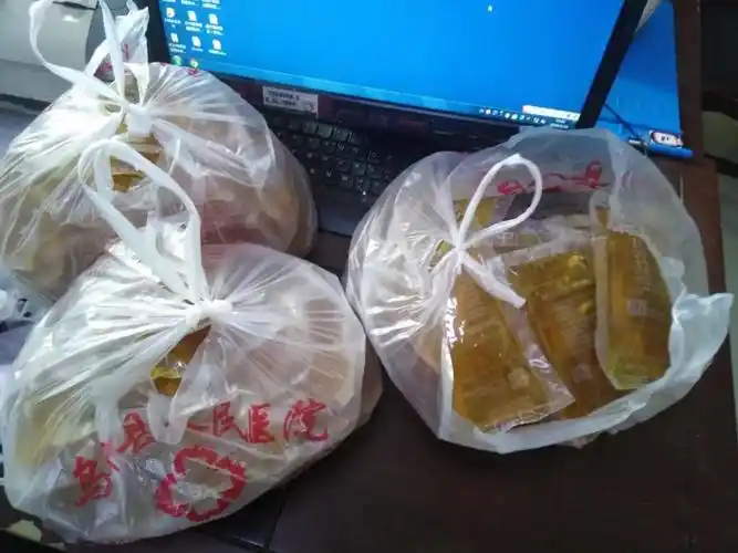 县人民医院熬制中药汤剂助力新冠肺炎疫情防控