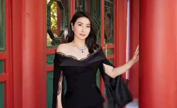 看到郭晶晶女强人的一面我才真正明白这句谁说女子不如男