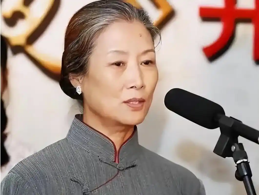 吕中:23岁嫁同学,今儿子是导演,儿媳是影后,女儿是国人骄傲