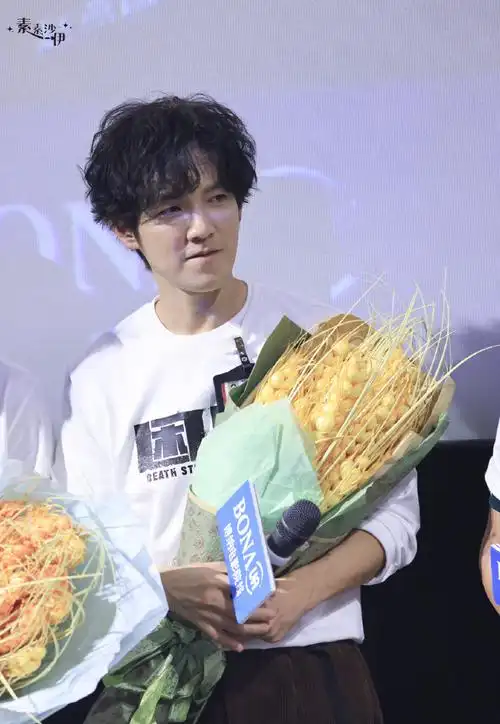 钟汉良超话#钟汉良电影困兽#1022广州路演~笑的真甜~@钟汉良