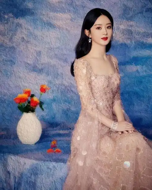 2021年12月5日,赵丽颖出演的悬疑刑侦剧《谁是凶手》播出.