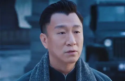 孙红雷的眉目比较冷硬,出演的角色也大多都是凶狠的反派,或者是意志