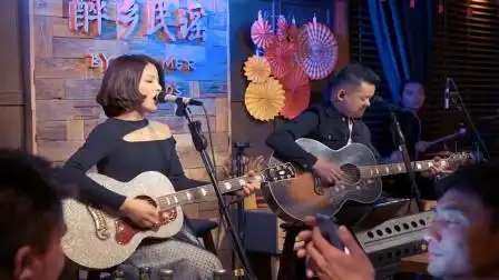 夏天播放乐队吉他弹唱沉默是金人生就应该笑骂由人洒脱地做