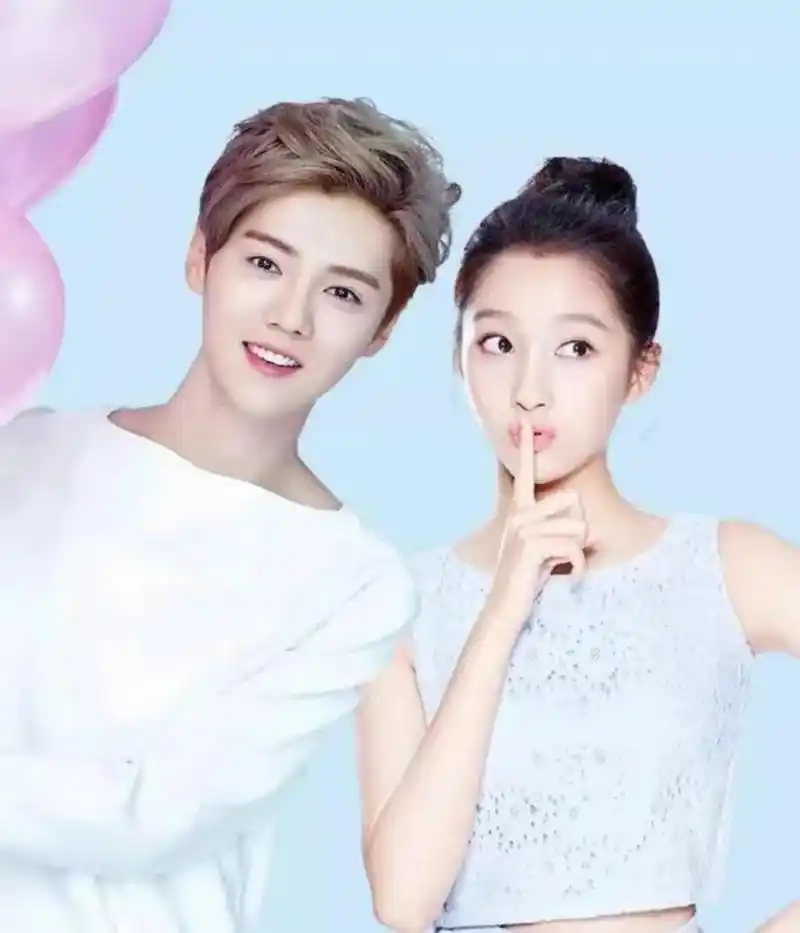 鹿晗关晓彤恋情官宣 顶流男星鹿晗和国民闺女关晓彤宣布恋情,两人恋爱