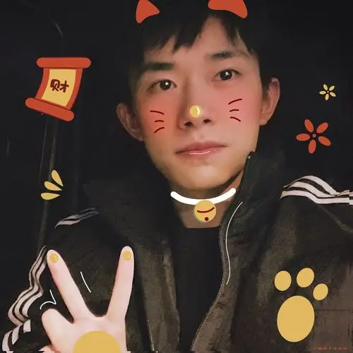 易烊千玺的自拍 修