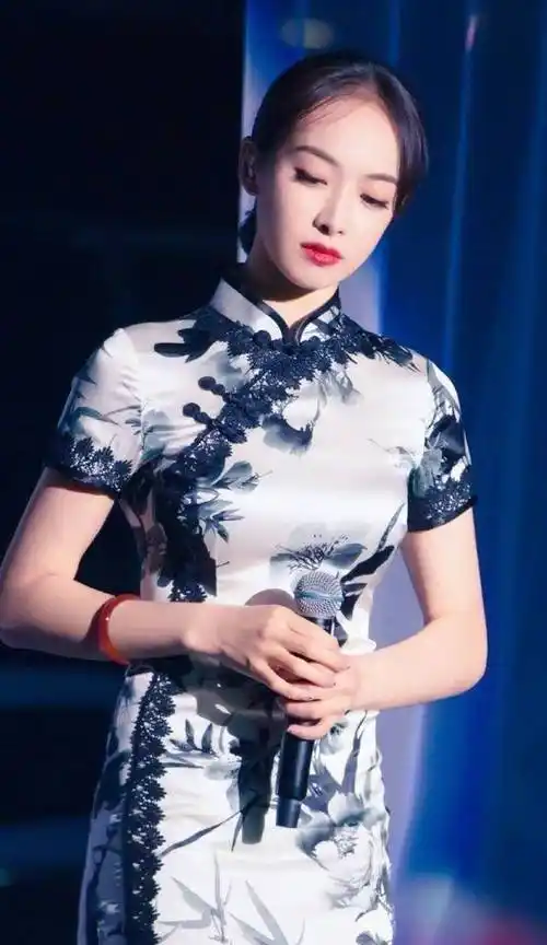 宋茜穿旗袍也挺好看的.