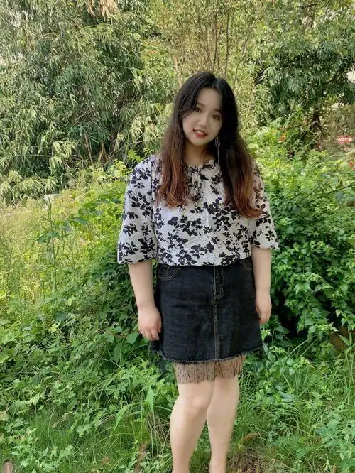 16790kg大码黑白色显瘦气质穿搭分享