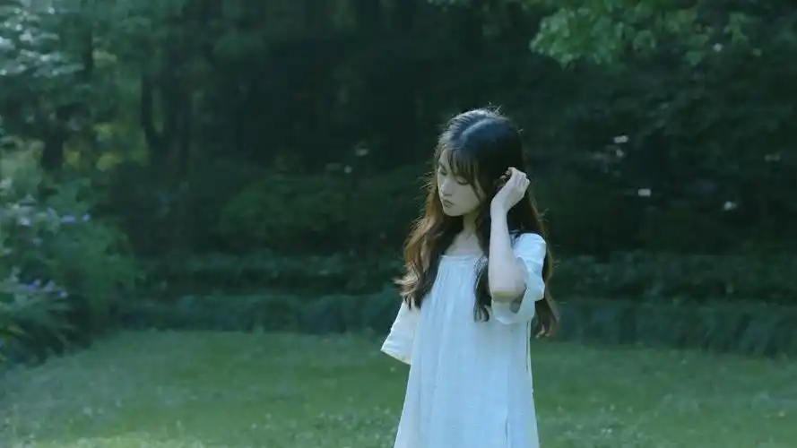 森系文艺美女清新养眼户外写真,高清壁纸图片,清纯美女-回车桌面